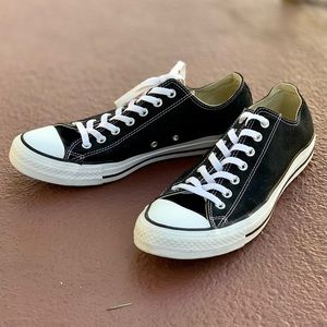 Converse Chuck Taylor — Low Tops